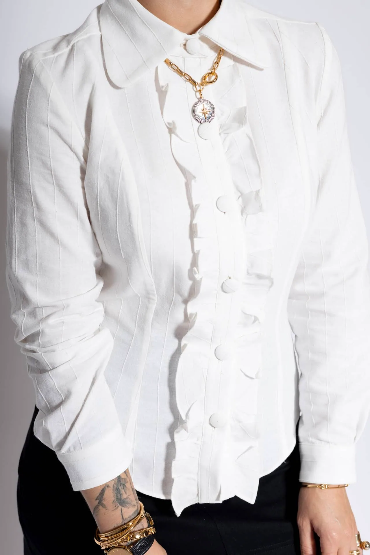 Camisa com Babado Franzido na Vista — foto 4 de 5