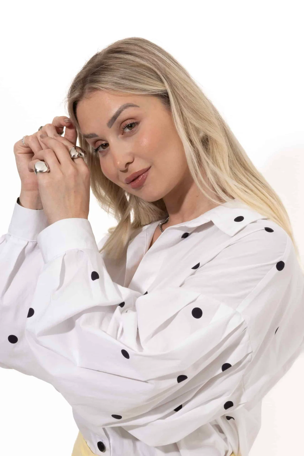 Camisa Poá com Pregas na Manga — foto 2 de 4